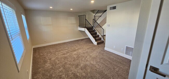 Building Photo - EL CAJON - ROYAL GARDENS - Nice Updated 3 ...