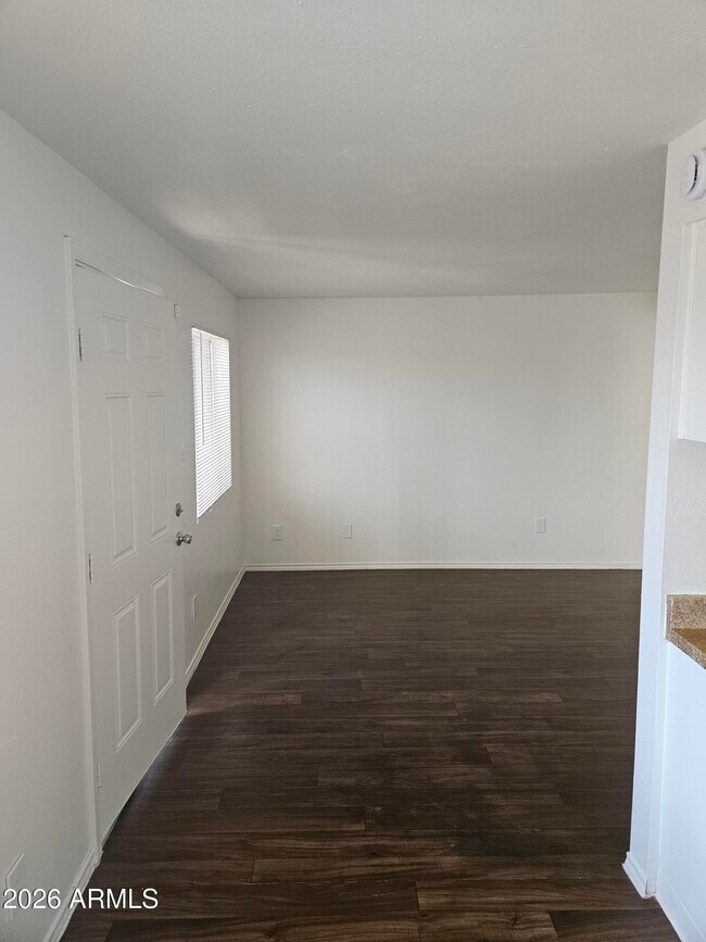 Building Photo - 1313 E Vista Ave