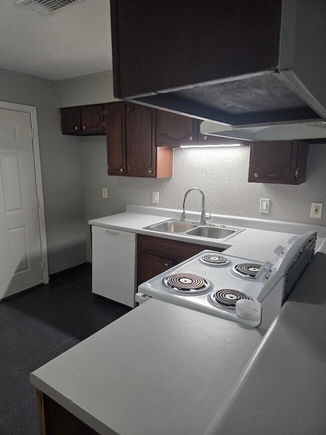 Foto del edificio - 2000 Bahama Dr