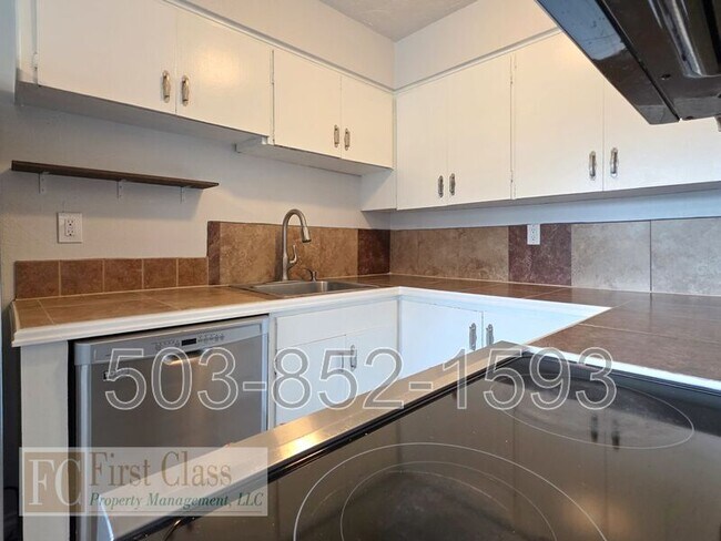 Foto del edificio - 12345 SW Hall Blvd