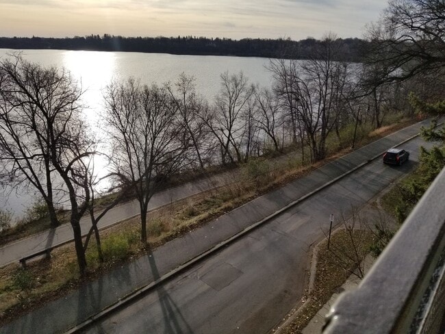 Foto del edificio - Large two bedroom top floor Condo....over ...