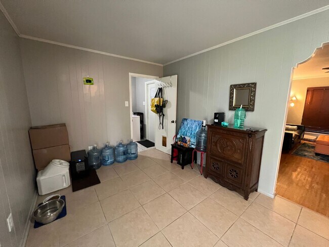 Building Photo - VERY CLEAN, WELL MAINTAINED HOME IN SOUTH ...