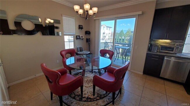 Building Photo - 3 br, 2.5 bath Townhome - 1681 Acacia Unit A
