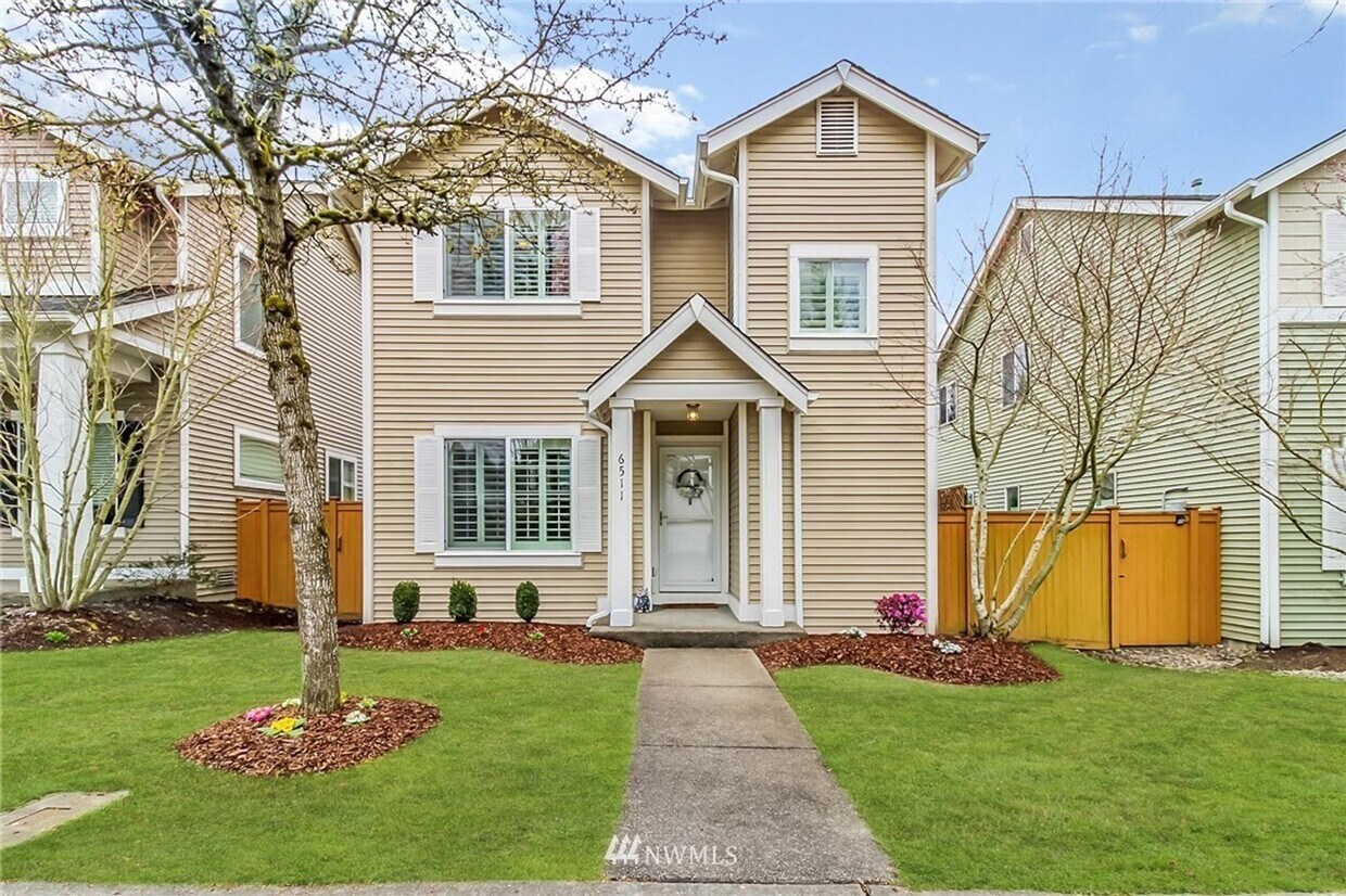 Foto principal - Beautiful Snoqualmie home available for mo...