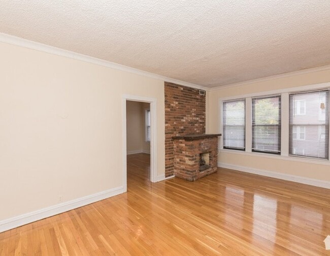 Building Photo - 3517 N Racine Ave