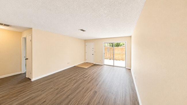 Building Photo - Woodland Bend Apartments