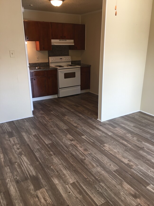 Building Photo - 415 Gulpha Dr