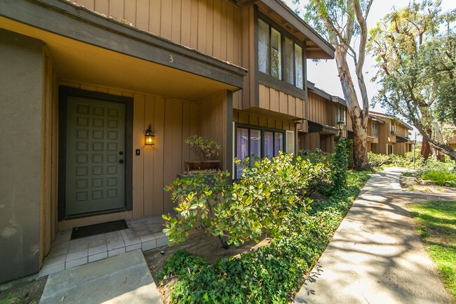 Foto del edificio - 9743 Reseda Blvd #3