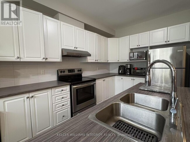 Building Photo - 2516 Waterlilly Way