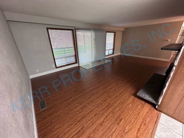Foto del edificio - NEW TO THE MARKET! Spacious 4-Bedroom Retreat with 2 Full Baths in Gresham - Your New Home Awaits...