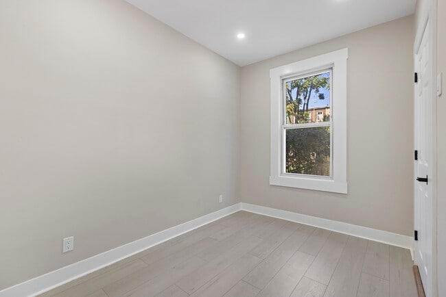 Building Photo - 253 Halladay St