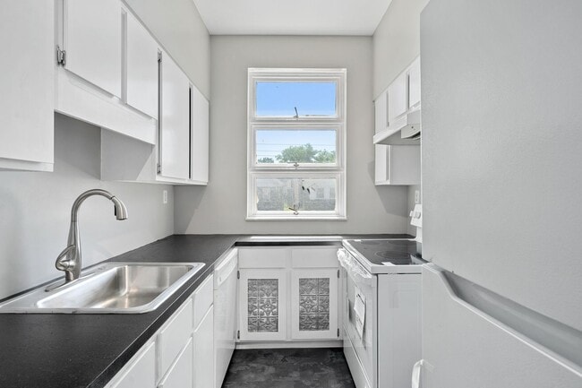 Photo - 1619 Chislett St Apartment