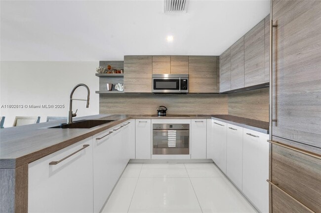 Building Photo - 400 Sunny Isles Blvd