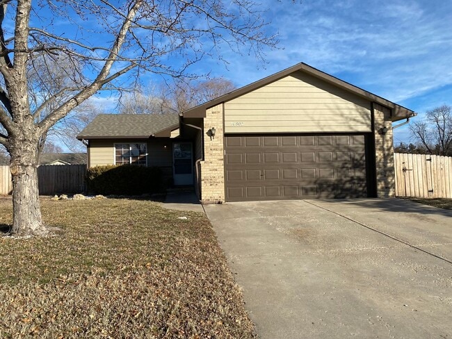 Building Photo - 3 Bedroom 2 Bath Home - Goddard Schools