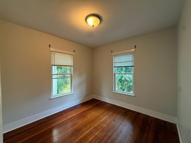 Foto del edificio - 69 Raymond Ave