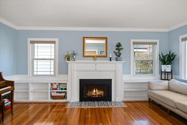 Foto del edificio - South Hill 1 1/2 Story 4 Bedroom 3 Bath Home
