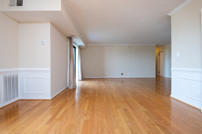 Building Photo - 8380 Greensboro Dr