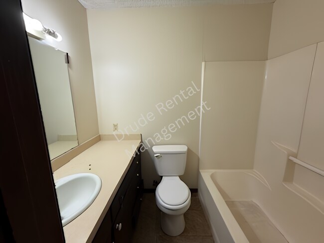 Building Photo - 42185 Deborah Dr