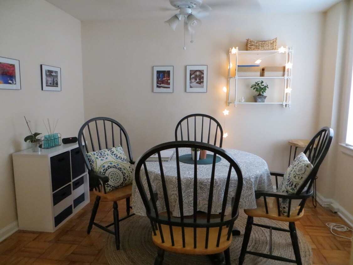Dining Room - 2851 Thornhill Rd