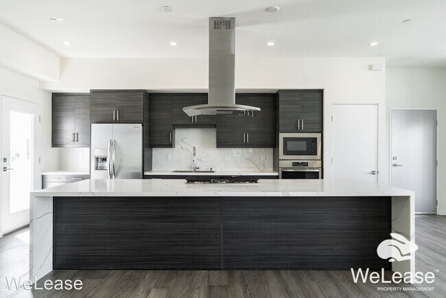 Building Photo - 2 br, 2 bath House - 3047 North Park Way #302