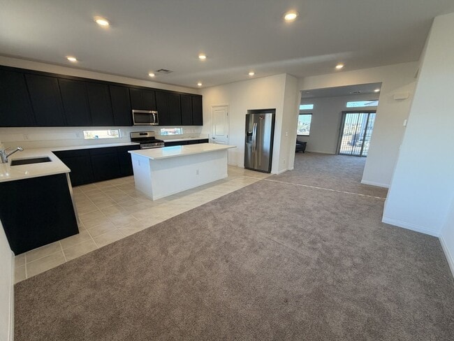 Building Photo - Spacious 4/BD 3.5/BA Home in Southern Highlands