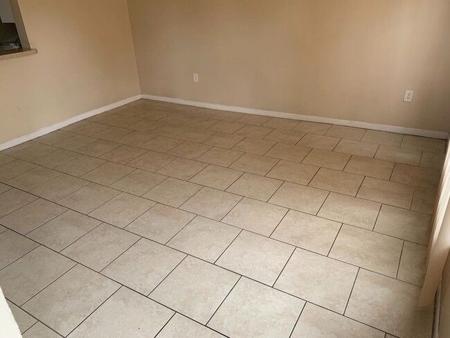 Building Photo - 2 br, 2 bath House - 5900 22ND AVE N UNIT 1