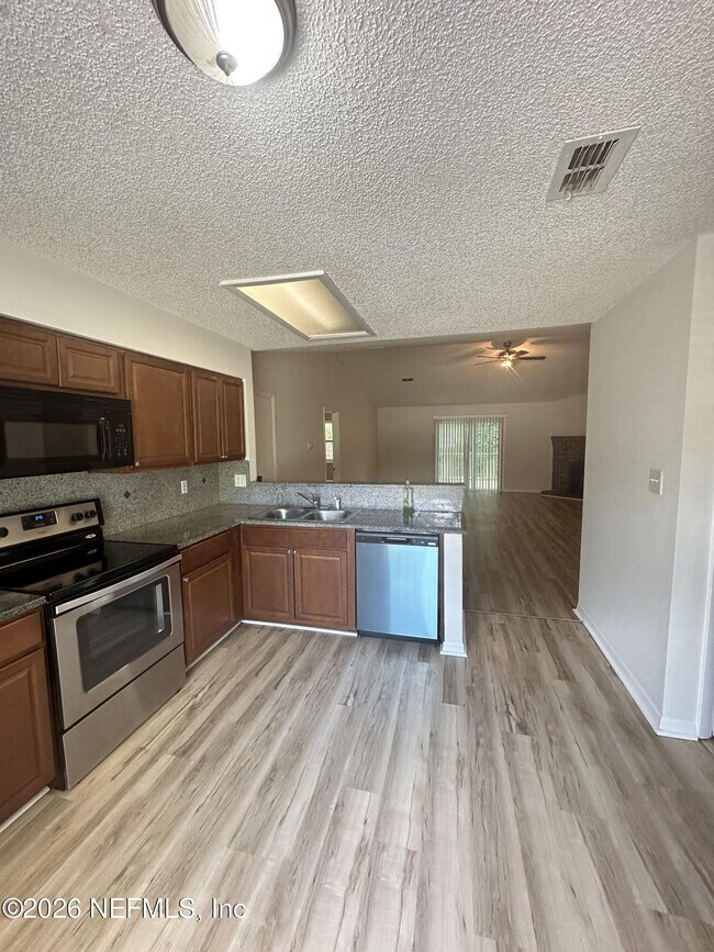 Foto del edificio - 4790 Cinnamon Fern Dr