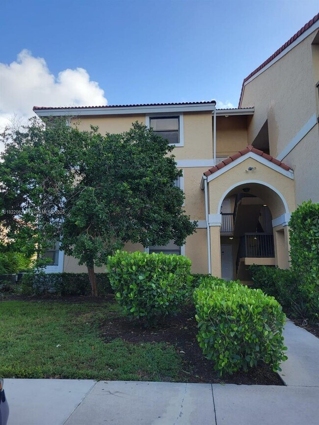 Foto del edificio - 5641 Riverside Dr