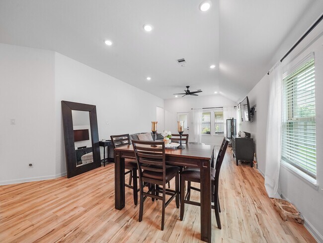 Building Photo - 6210 Glenwick Park Rd