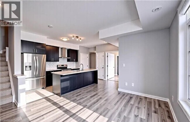 Photo du bâtiment - 96 Oat Ln