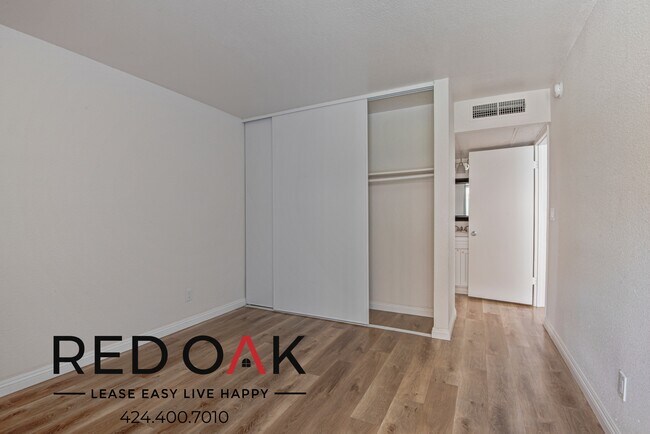 Foto del edificio - 17830 Sherman Way