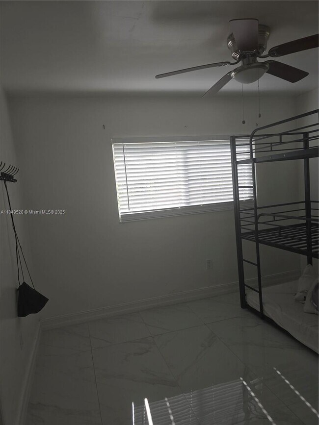 Foto del edificio - 319 NE 114th St