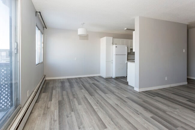 Building Photo - Hearthstone Manor