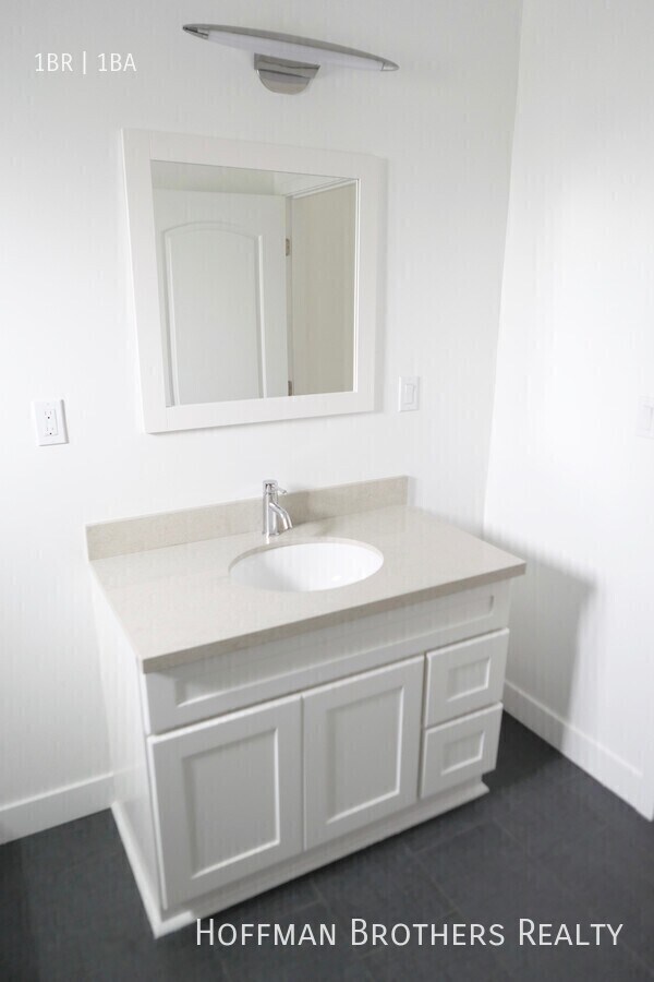 Building Photo - 923 W 41st Dr