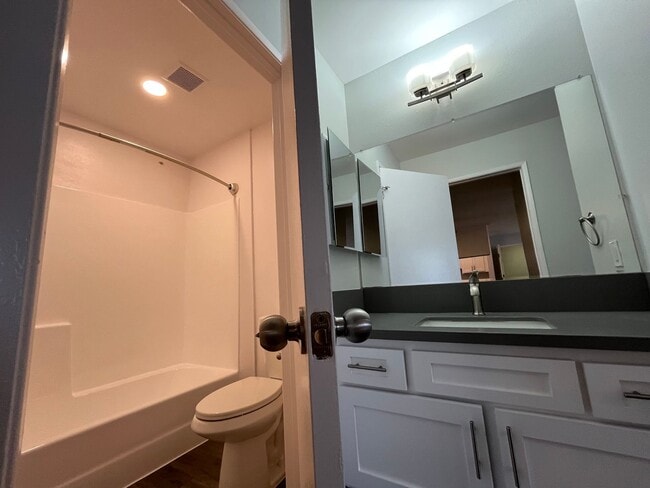 Interior Photo - 2039 North Las Palmas Ave