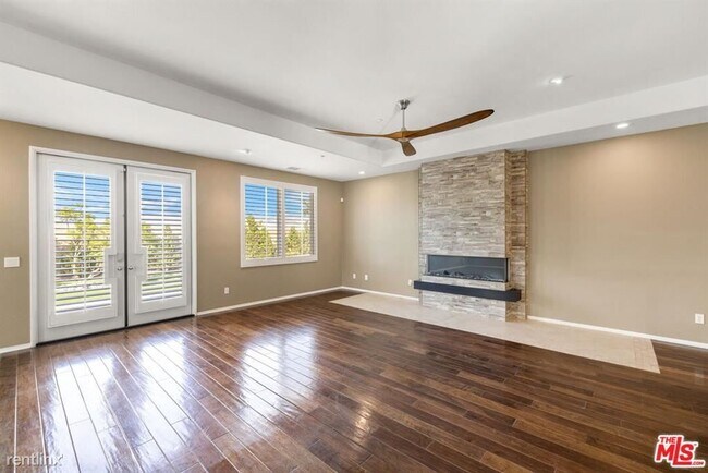 Building Photo - 3 br, 3.5 bath House - 1272 Esperanza Trl