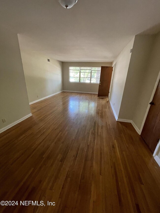 Building Photo - 5452 Santa Rosa Way