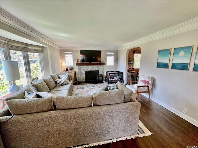 Building Photo - 27 Normandy Ln