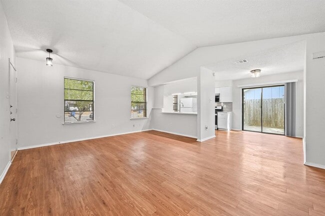 Building Photo - 2409 Berkett Dr