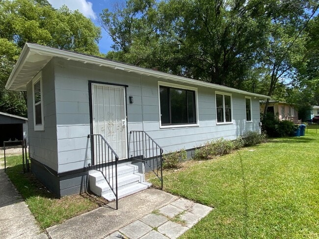 Building Photo - 5565 Minosa Cir E