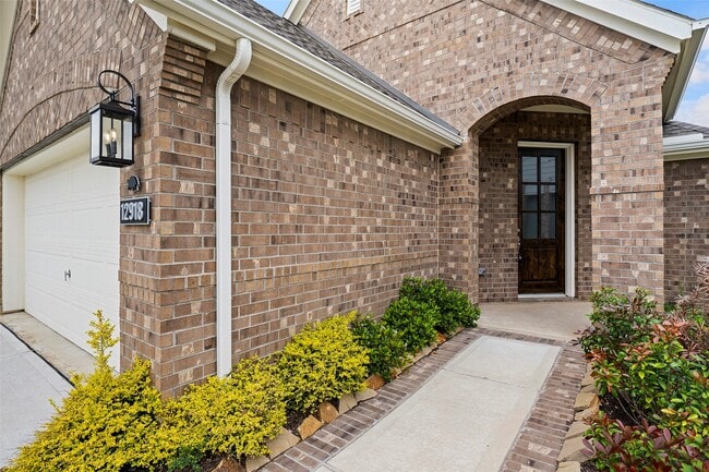 Foto del edificio - 12918 Catfish River Ct