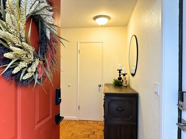 Foto del edificio - 4310 Cowell Blvd