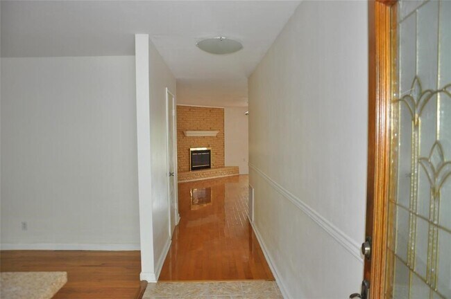 Foto del edificio - 5519 Caversham Dr