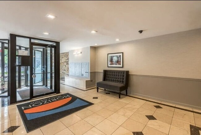 Foto del edificio - 6725 N Sheridan Rd