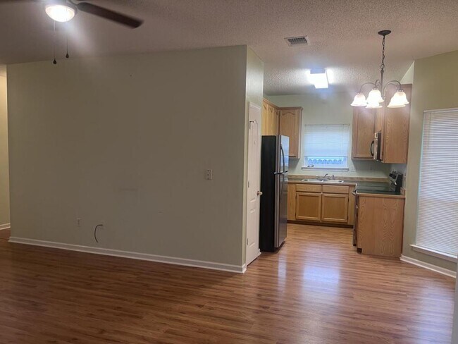 Building Photo - 12087 5 Oaks Dr