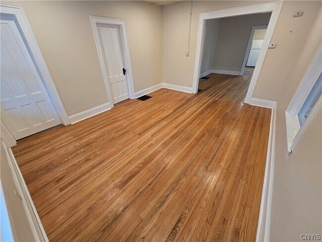 Foto del edificio - 804 E Division St