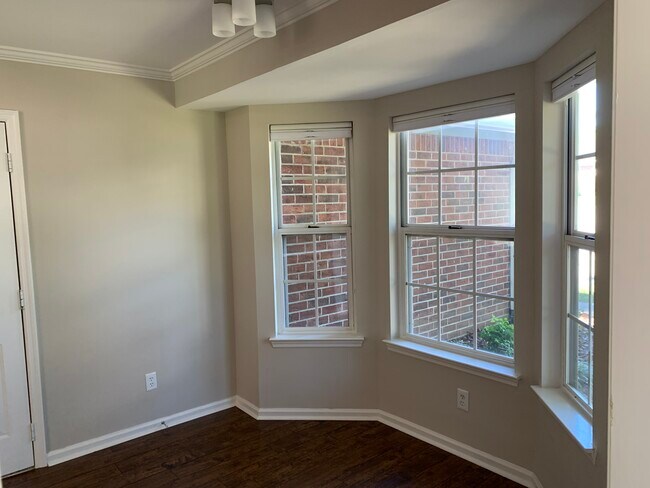 Dining Nook - 103 Summerwood Ct