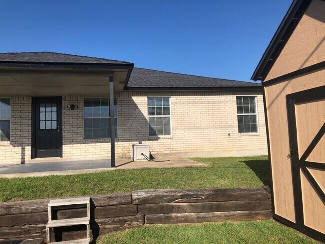 Building Photo - 5702 Shawn Dr