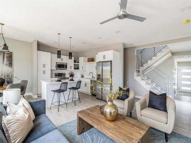 Foto del edificio - 15570 Rocklyn Place