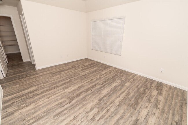 Foto del edificio - 5470 Quail Cove Ln